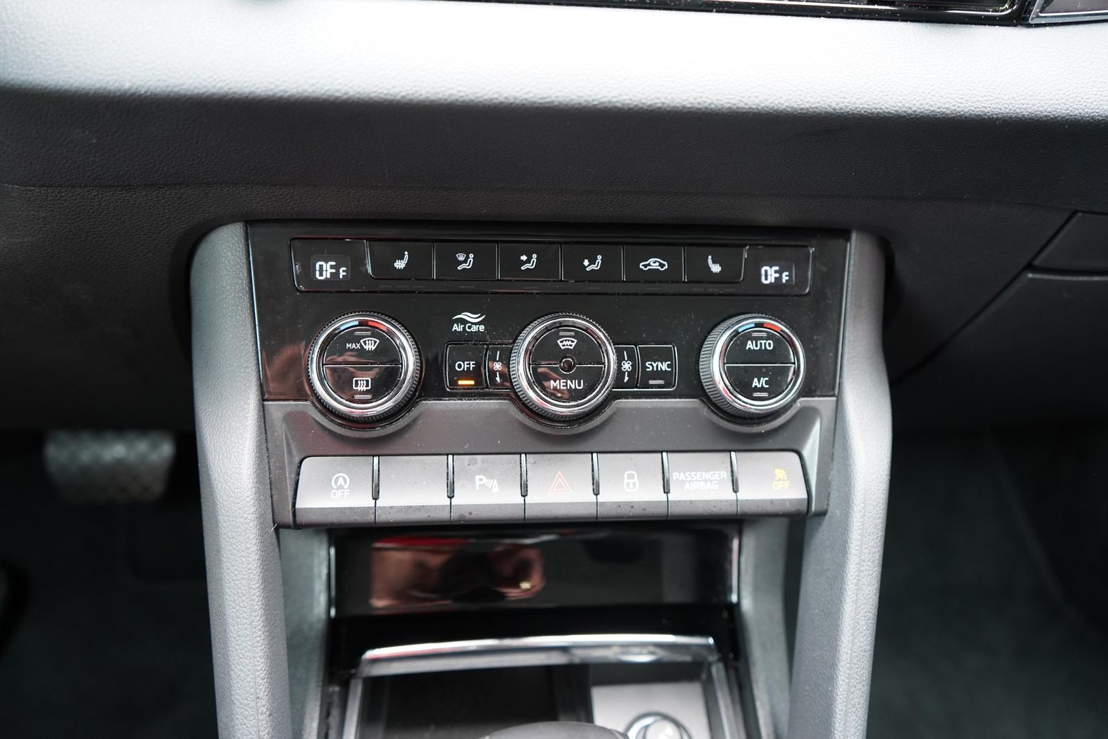 Skoda Karoq 1.5 TSI Tour DSG LED Navi Kamera PDC DAB