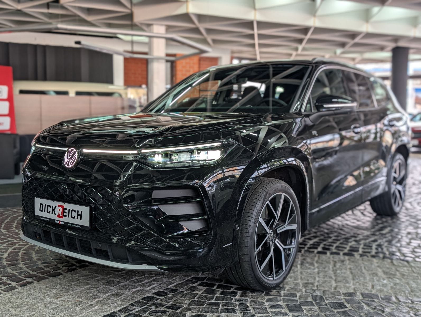 Fahrzeugabbildung Volkswagen Tayron R-Line 360°H&K LAUNCH PANO IQ-LIGHT AHK 7