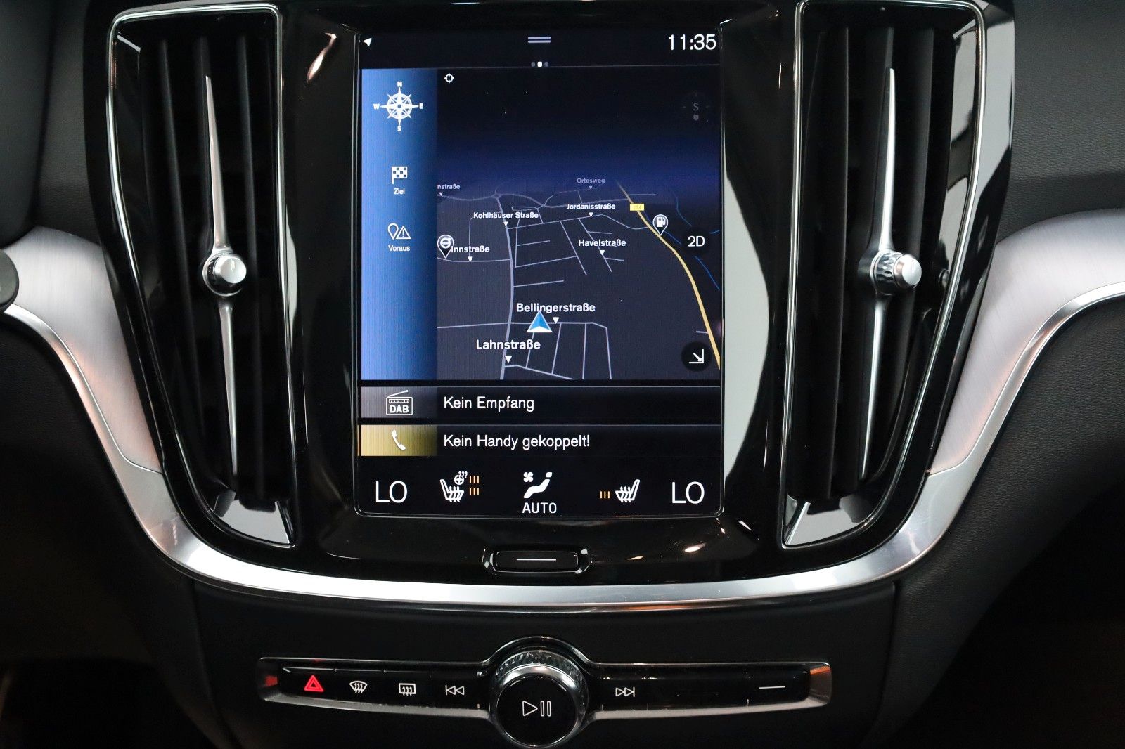 Fahrzeugabbildung Volvo V60 Momentum Pro,Navi,LED,SH,Kamera,DAB,