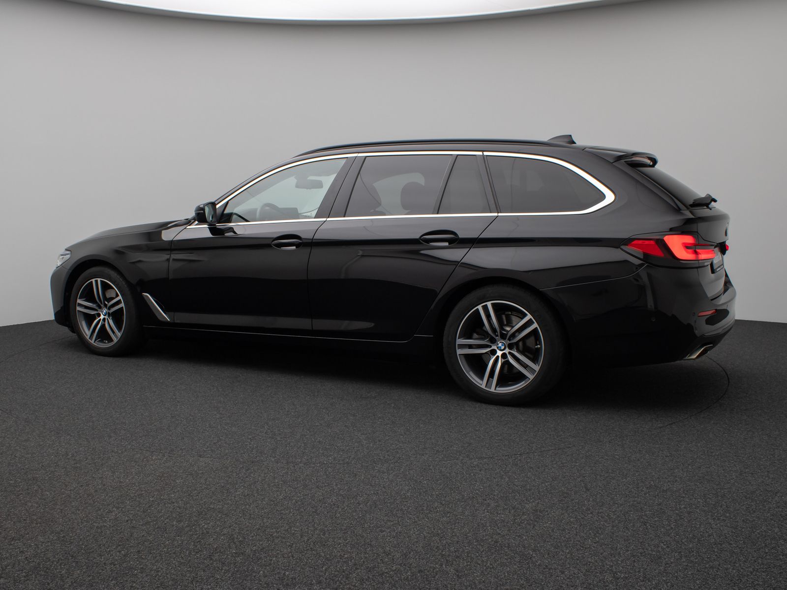 Fahrzeugabbildung BMW 520d xD Kamera Laser HUD DAB HiFi Stop&Go MSport