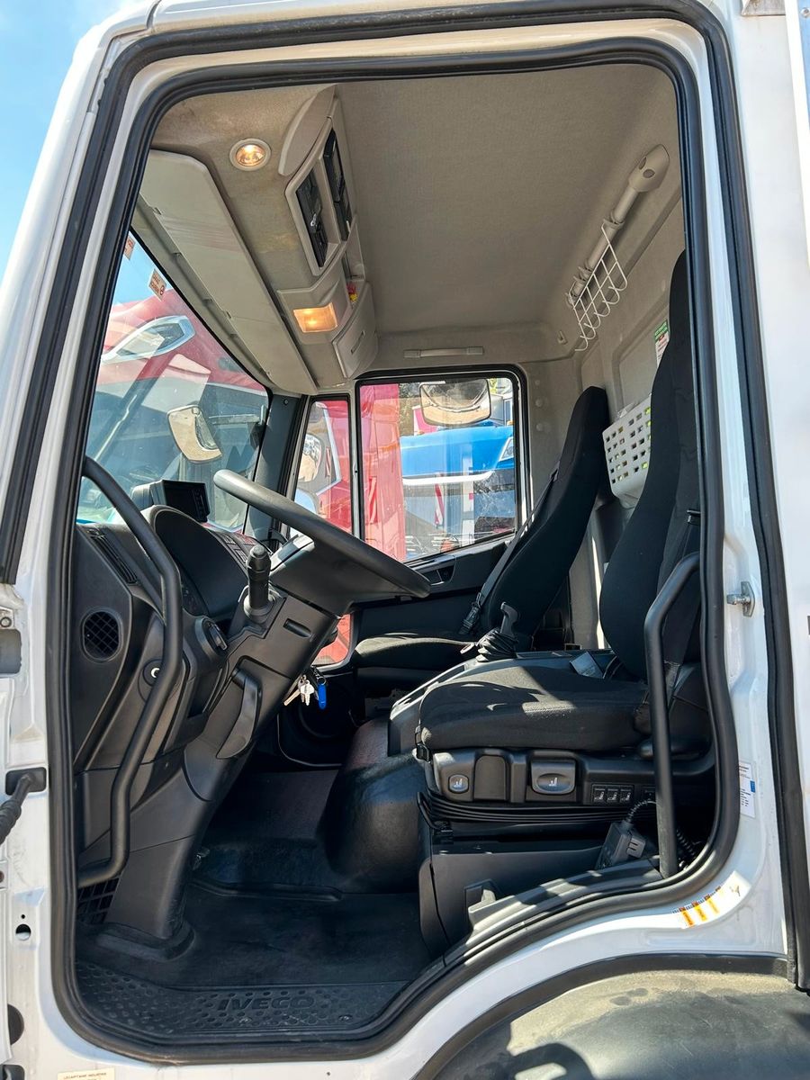 Fahrzeugabbildung Iveco 120E21 Kühlkoffer, Carrier, Dhollandia