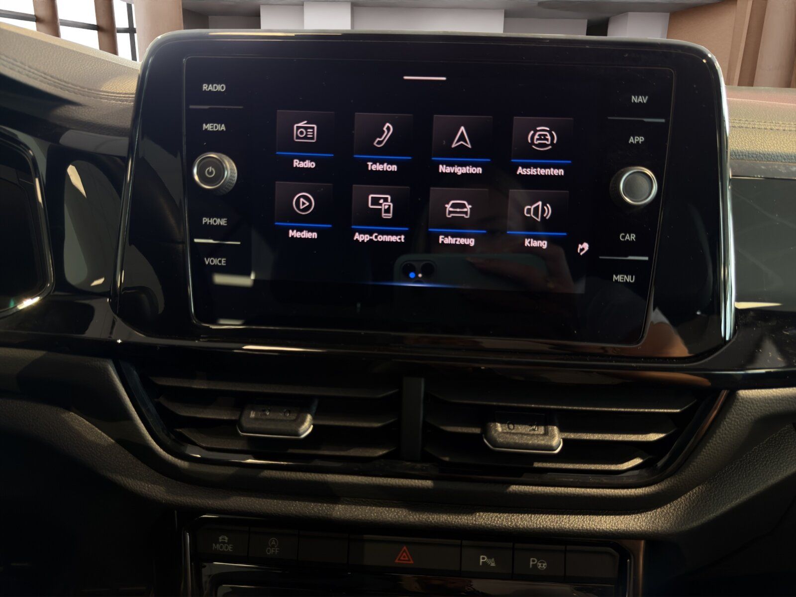 Fahrzeugabbildung Volkswagen T-Roc Cabriolet 1.5 TSI DSG R-Line ACC APP