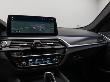 Fahrzeugabbildung BMW 520d xD M Sport Kamera DAB HiFi 4xKlima ACC Komf