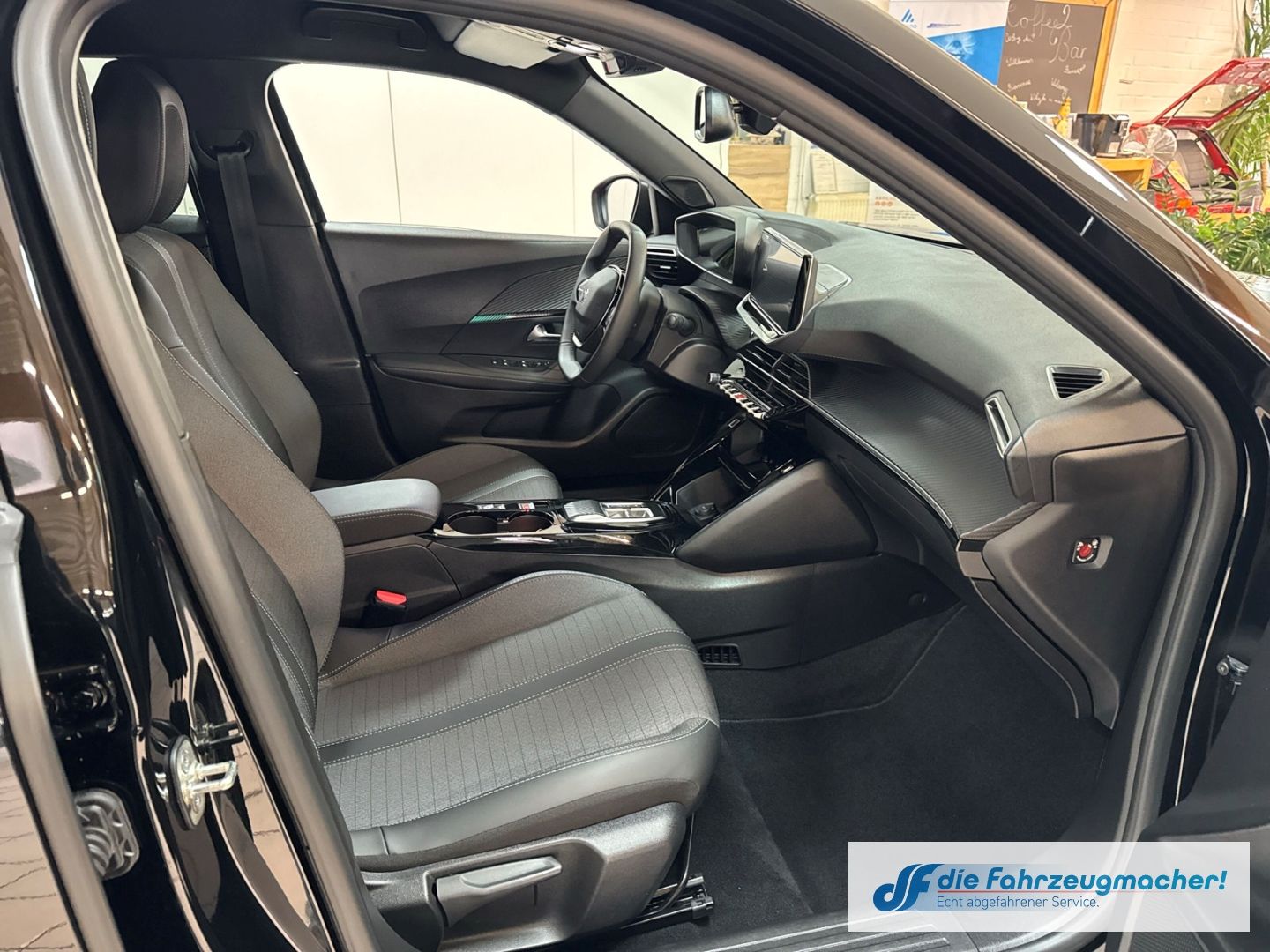 Fahrzeugabbildung Peugeot 2008 e- Allure Pack Navi LED Apple CarPlay Andro