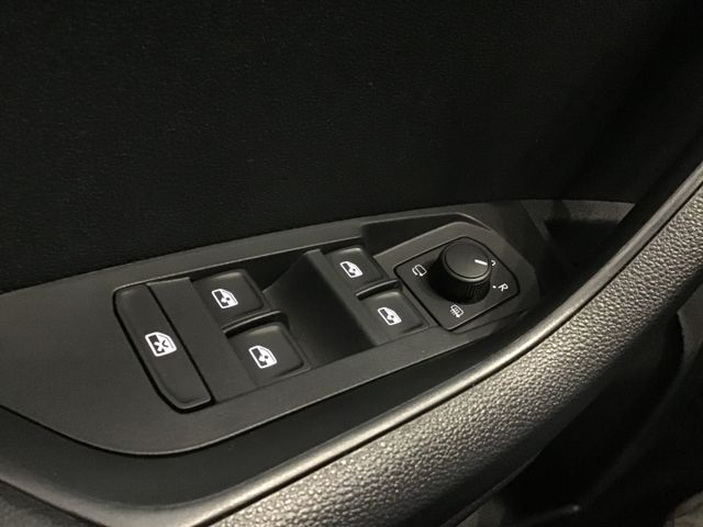 Fahrzeugabbildung Skoda Karoq Sportline 1.5 TSI DSG/Navi/DCC/ACC/4xSHZ