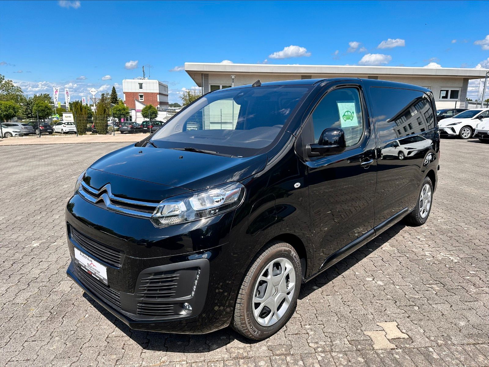 Fahrzeugabbildung Citroën e-Jumpy Kasten Standard 75KWh Navi Sítzhzg
