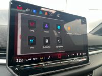 Volkswagen T-Roc 1.5 eTSI DSG R-Line PANO AHK MATRIX 4JGAR bei Autohaus Landmann & Maier OHG