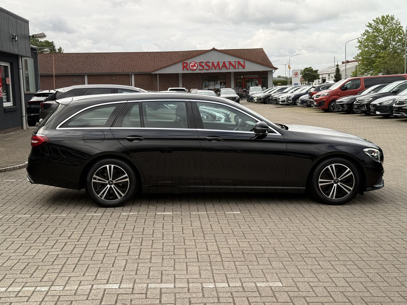 Mercedes-Benz E 200 d,T-M Avantgarde,T-Leder,R-Kam,Ambiente