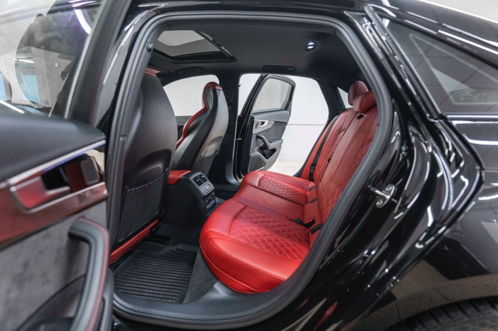 Fahrzeugabbildung Audi S4 3.0T QUATTRO B&O LED 360° MASSAGE CARPLAY