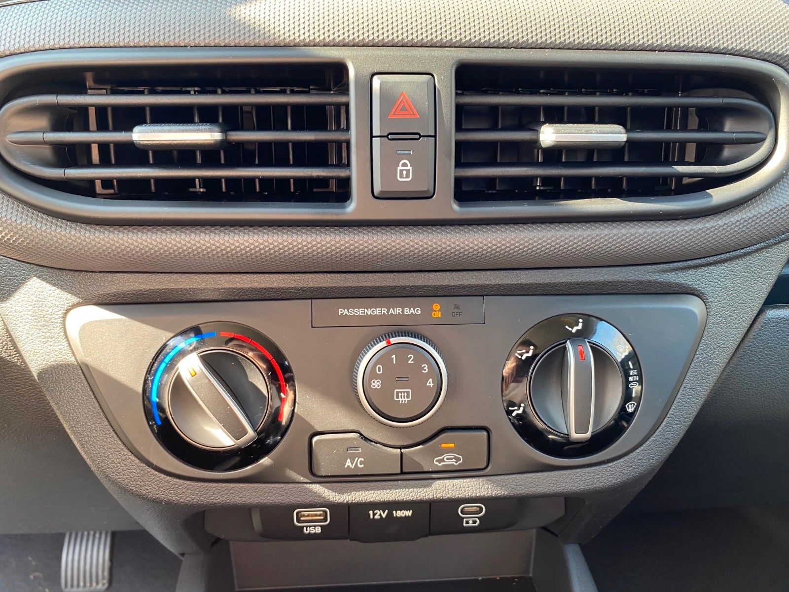 Fahrzeugabbildung Hyundai i10 1.0 Select *Navi*Klima*CarPlay*RFKamera*PDC*