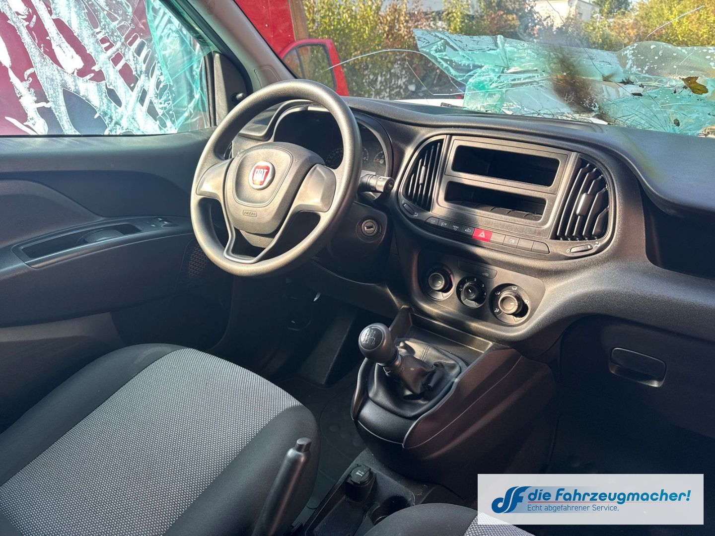 Fahrzeugabbildung Fiat Doblo Basis Kasten 1.4 *BRANDSCHADEN * MOTOR ZER
