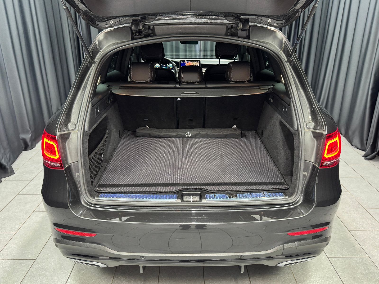 Fahrzeugabbildung Mercedes-Benz GLC 400 d 4Matic|AMG-LINE|AHK|STANDHEIZUNG|