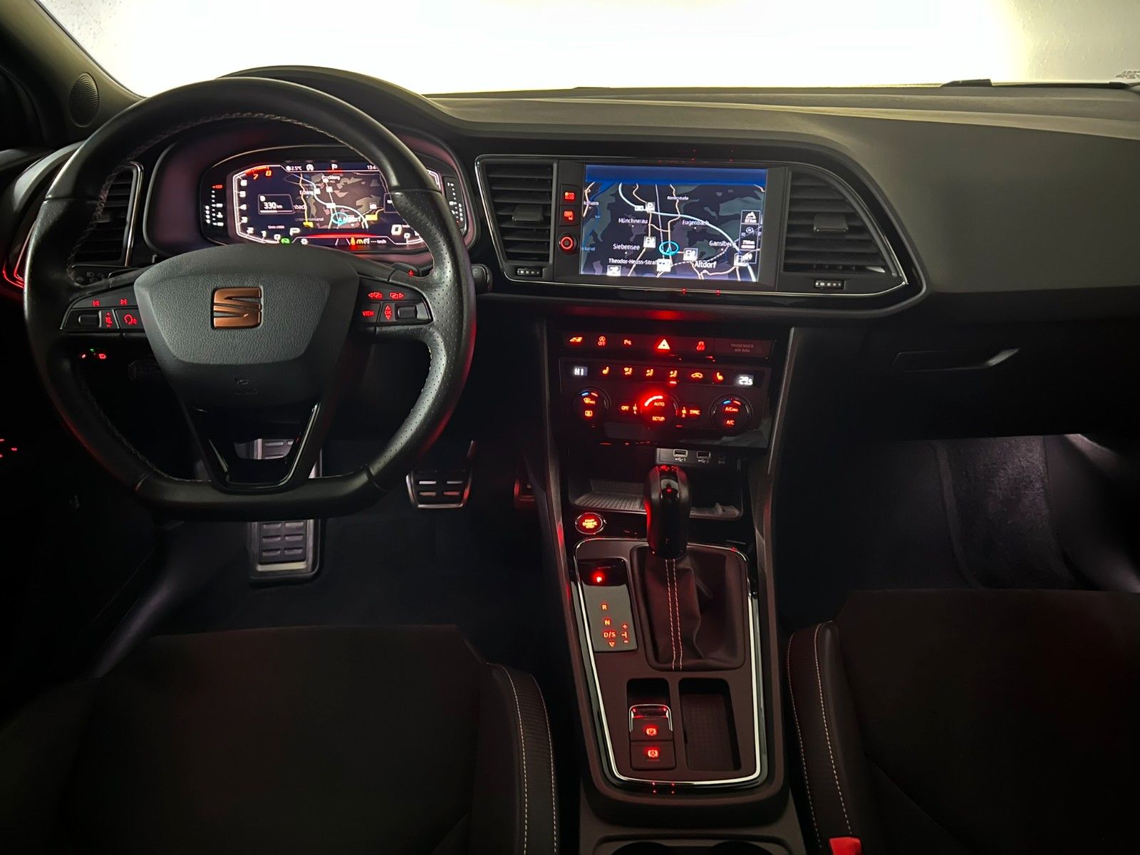 Fahrzeugabbildung SEAT Leon ST Cupra 300 4Dr. PERFORMANCE/SCHALE/BEATS