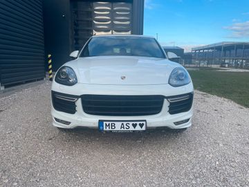Porsche Cayenne - 2