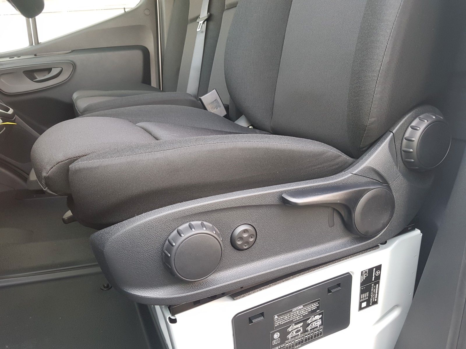 Fahrzeugabbildung Mercedes-Benz Sprinter 517 CDI 4325 9G Klima AHK3,5 Kamera
