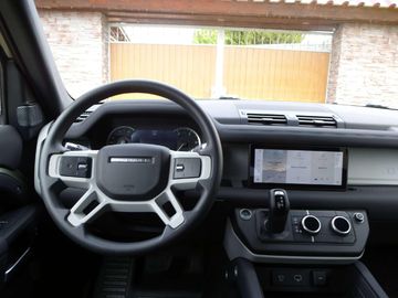 Land-Rover Defender - 8