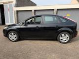 Ford Focus 1.6 Ambiente - Ford Focus aus 2010: 1.6
