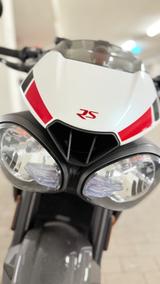 Triumph Speed Triple RS 1050 - Angebote entsprechen deinen Suchkriterien