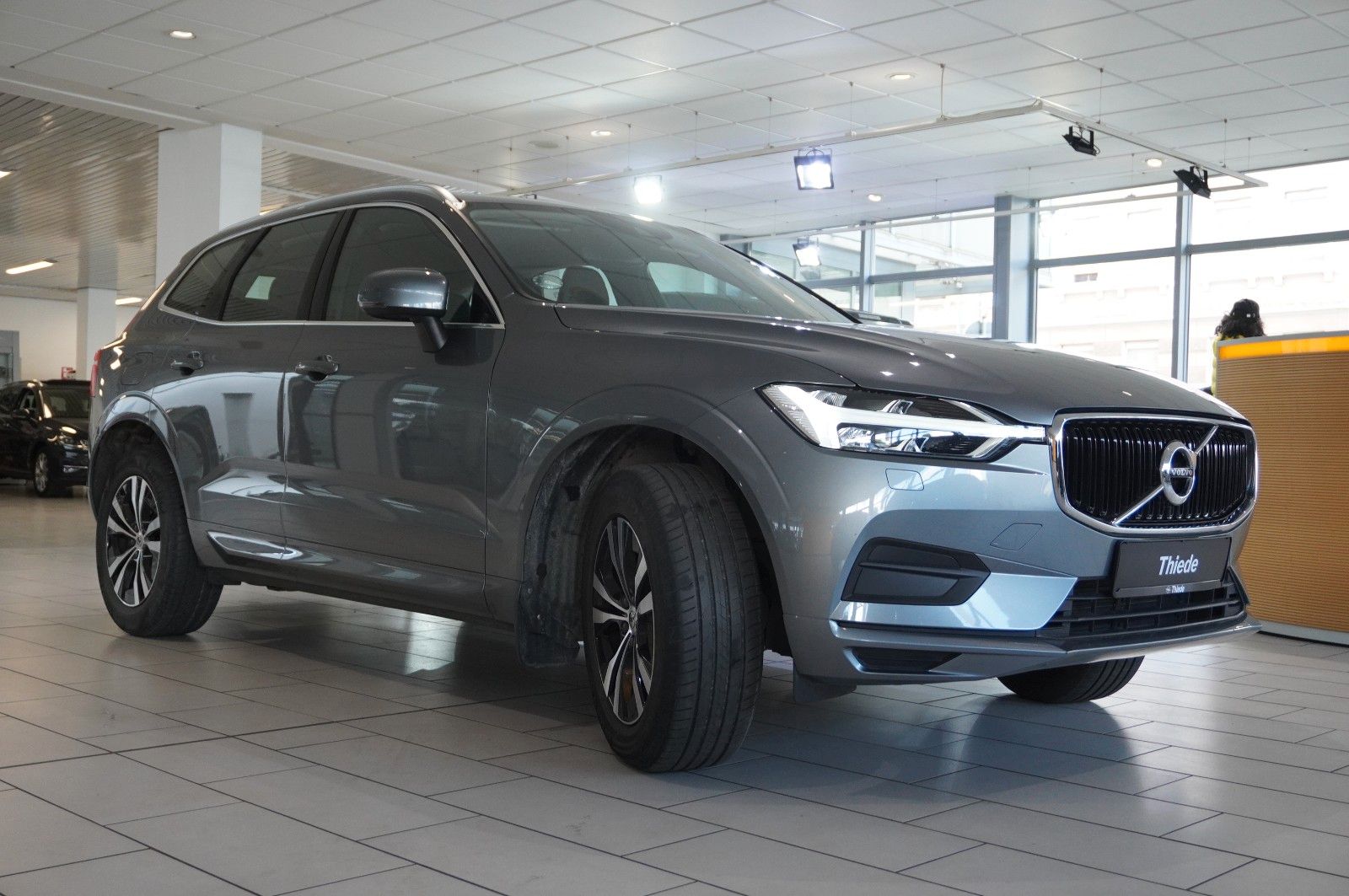 Fahrzeugabbildung Volvo XC 60 T4 MOMENTUM PRO NAVI/LED/VIRTU./SHZ/AHK