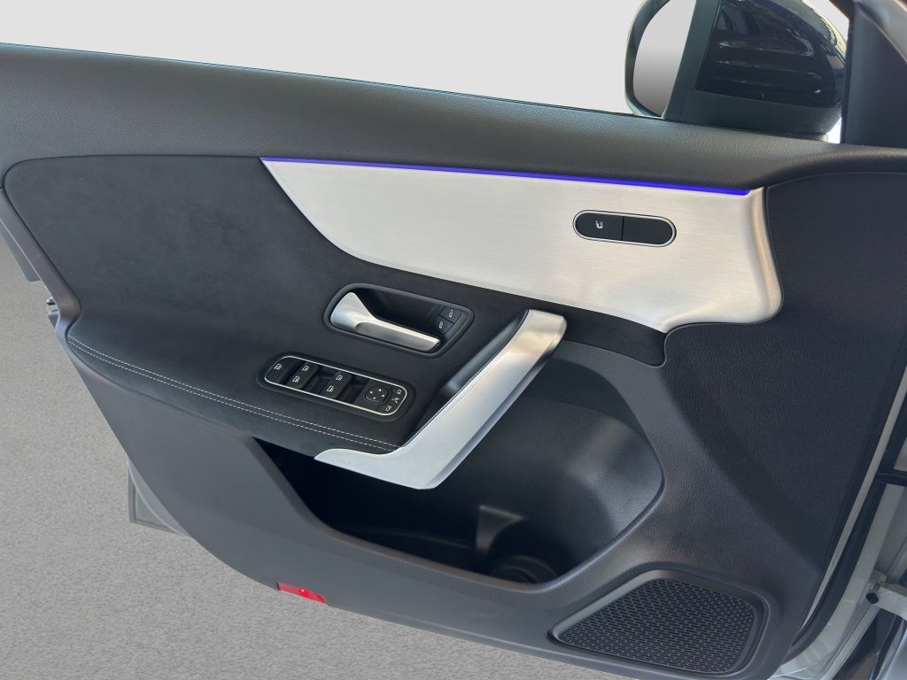 Fahrzeugabbildung Mercedes-Benz A 200 AMG*NIGHT*AHZV*RFK*LENKRHZG*DAB*AMBIENTE*