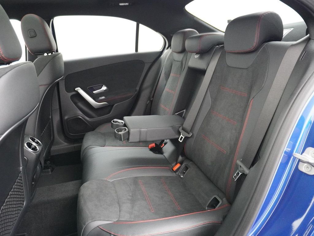 Mercedes-Benz A 180 Star Edition AMG Line | Panorama - Schiebe