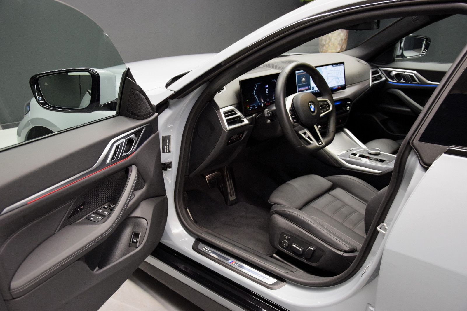 Fahrzeugabbildung BMW 420i Gran Coupe M Sportpaket GSHD HuD Facelift