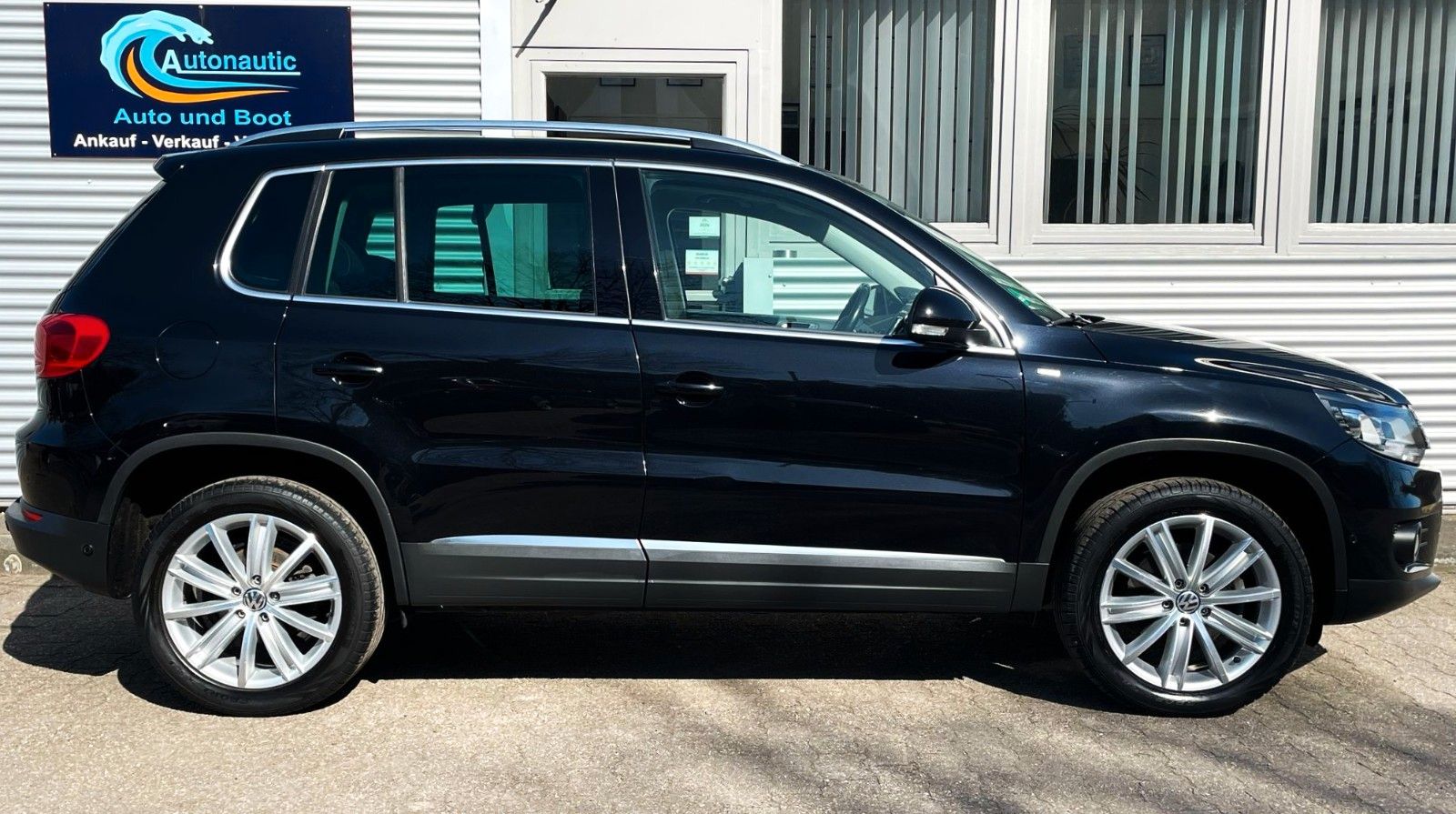 Fahrzeugabbildung Volkswagen TIGUAN 2.0TDI CUP DSG 4M NAVI DYNAUDIO CAM PANO.