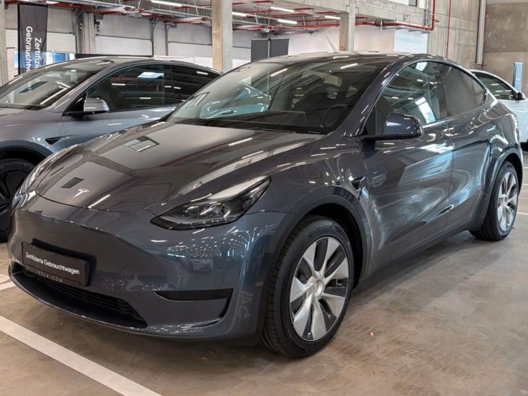 Tesla Model Y Basis RWD Garantie bis 2027 SOH 98 %