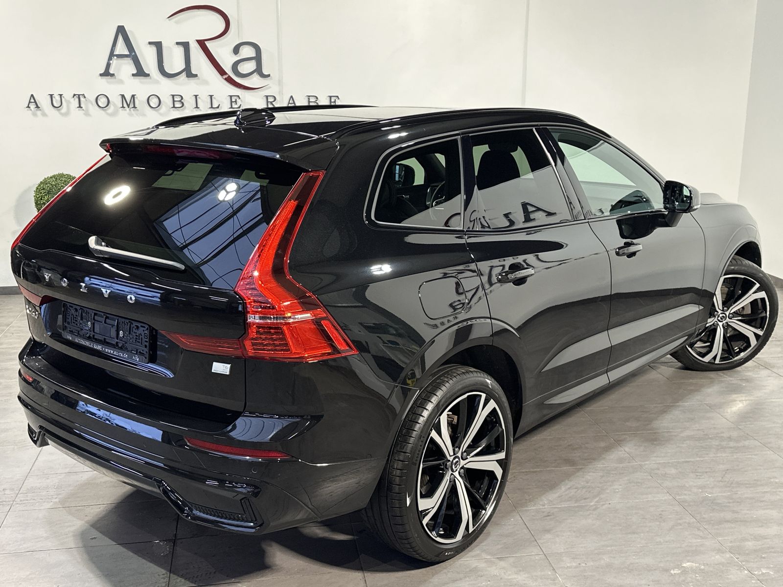 Fahrzeugabbildung Volvo XC60 T6 AWD Recharge Plus Dark NAV+LED+VCOCK+KAM