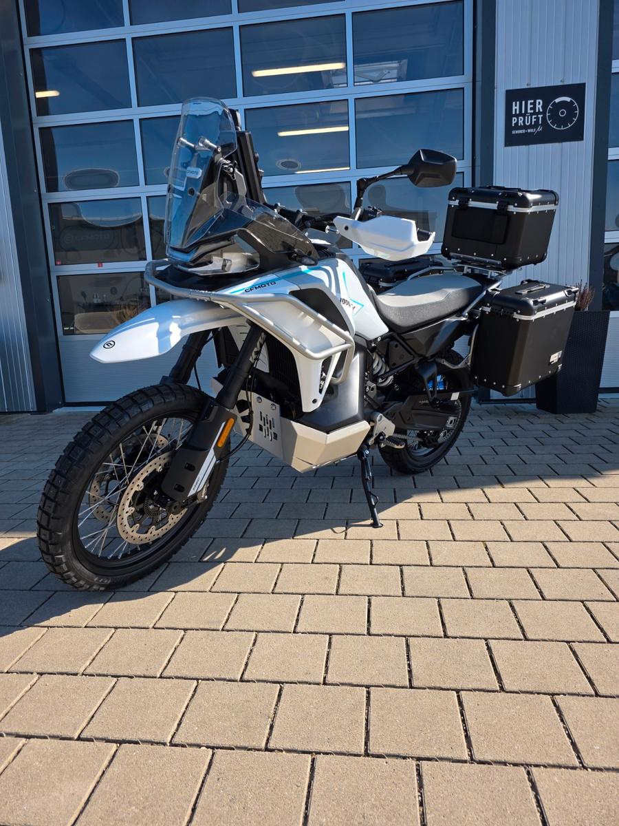 CFMOTO 1000 MT-X inkl. Kofferset, Motorschutz & Bügel
