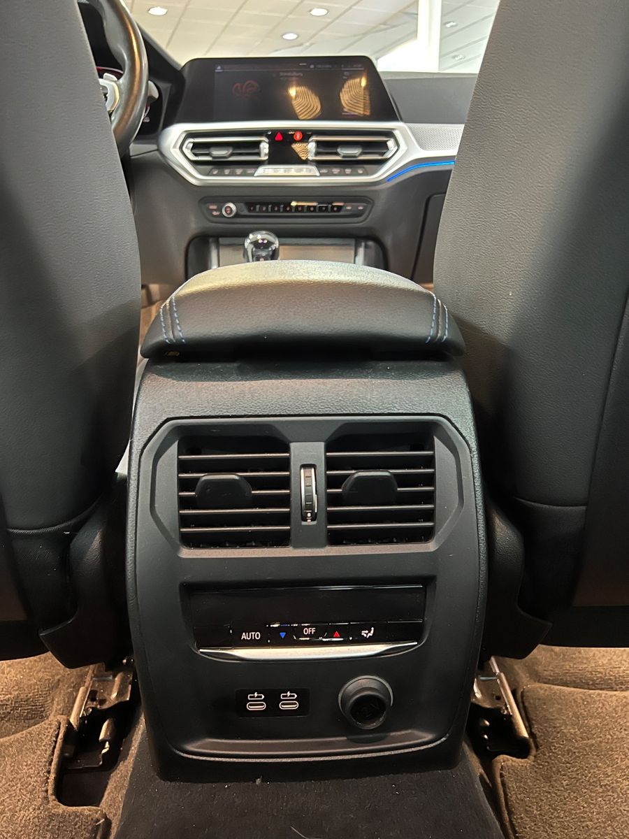 Fahrzeugabbildung BMW 330 i M Sport * Head-Up *Ambiente* LEDER *