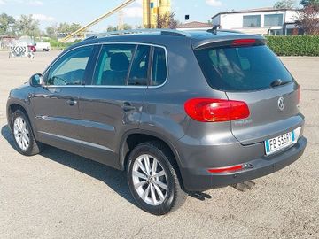 Volkswagen Tiguan - 4