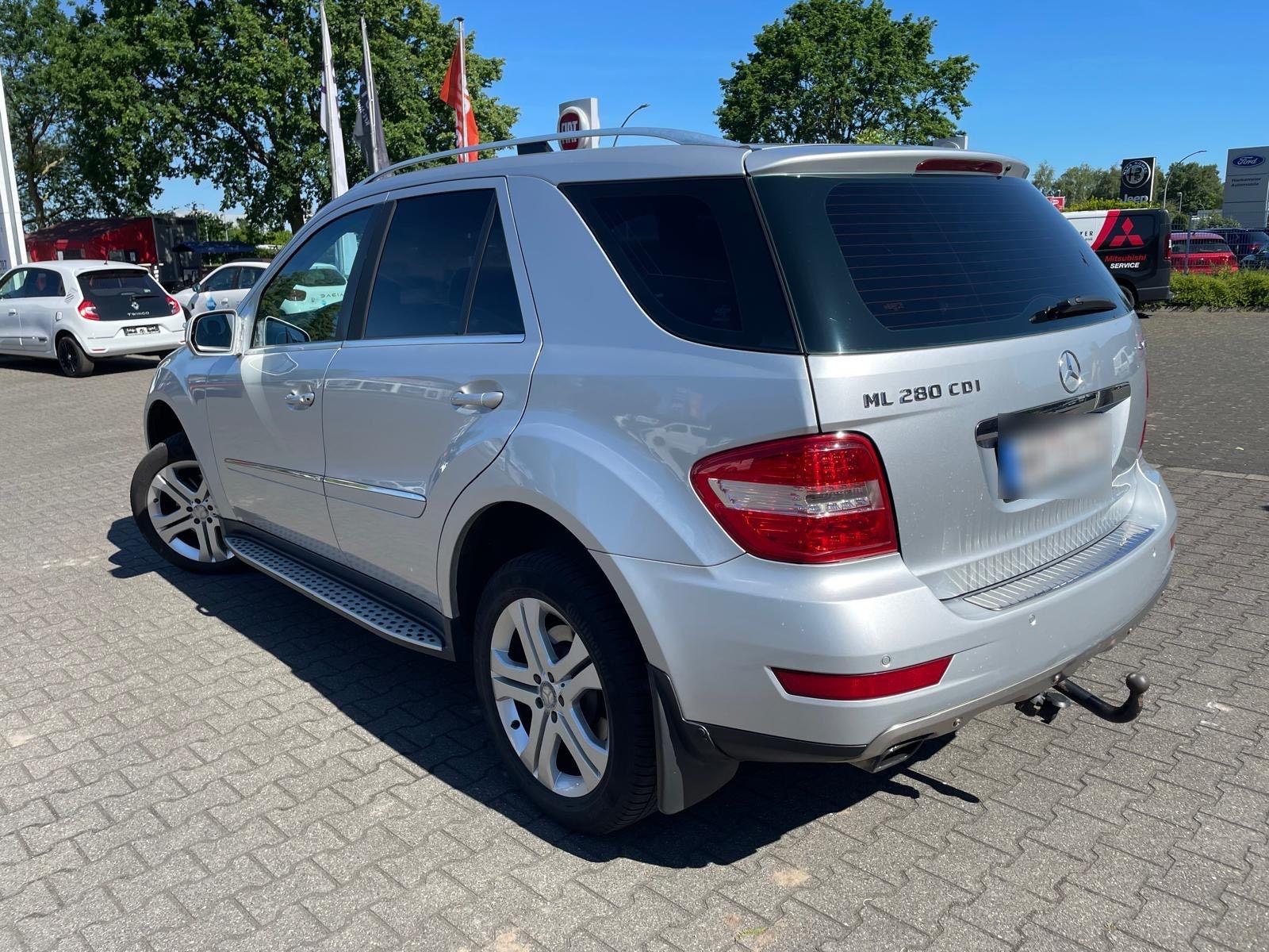 Mercedes-Benz ML280 2009 — rear view
