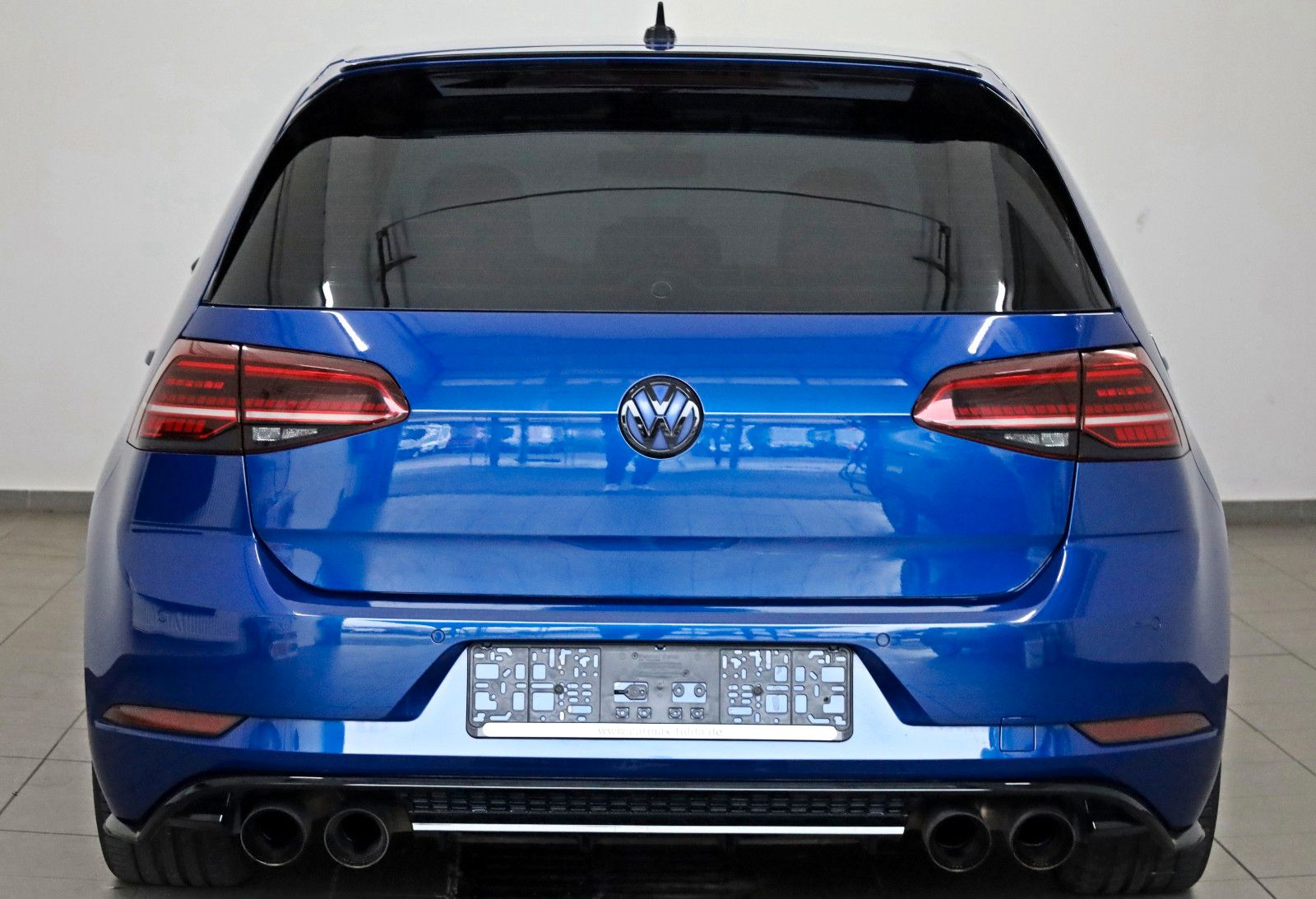 Fahrzeugabbildung Volkswagen Golf VII R, 4M,DSG,Perform,Leder,Navi, Akrapovič