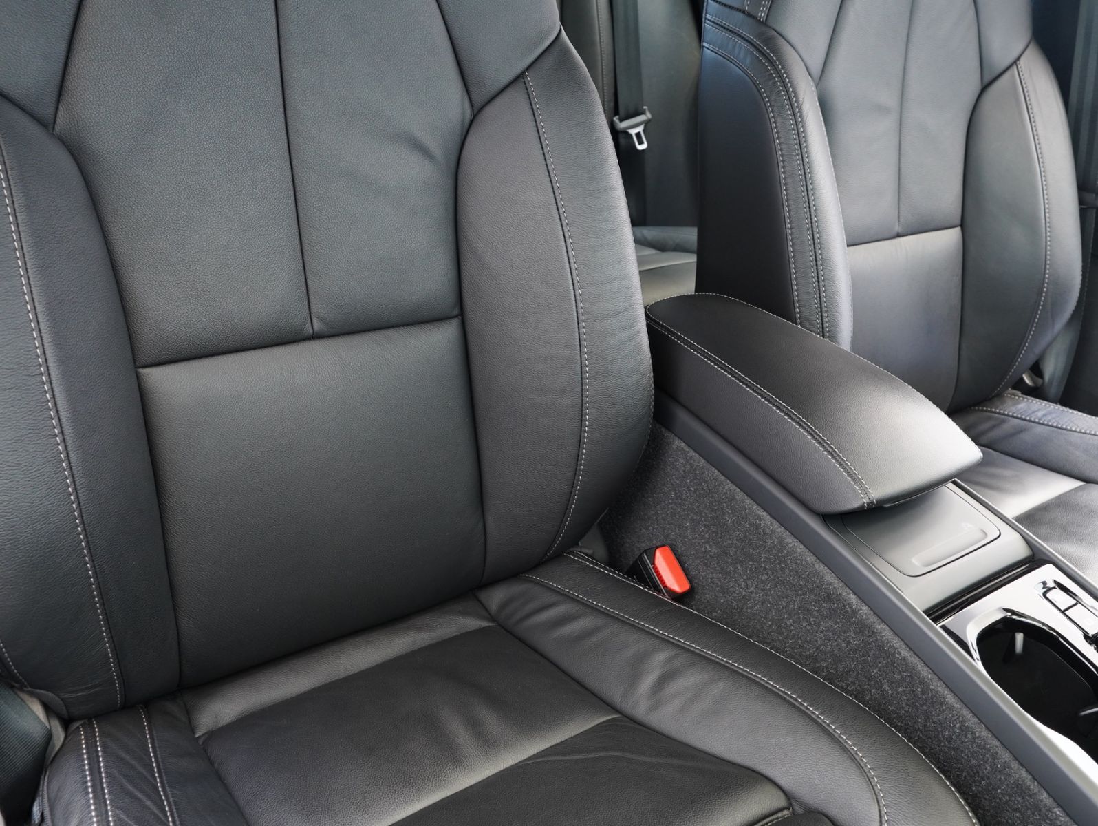 Fahrzeugabbildung Volvo XC40 B4 B R Design LED/NAVI/ACC/LEDER/360°