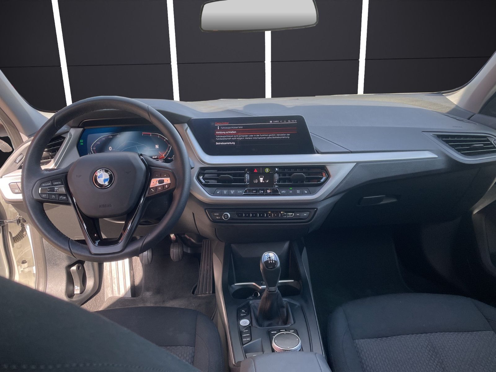 Fahrzeugabbildung BMW 118 i Advantage *SitzHZ*LED*CarPlay*DAB*USB*
