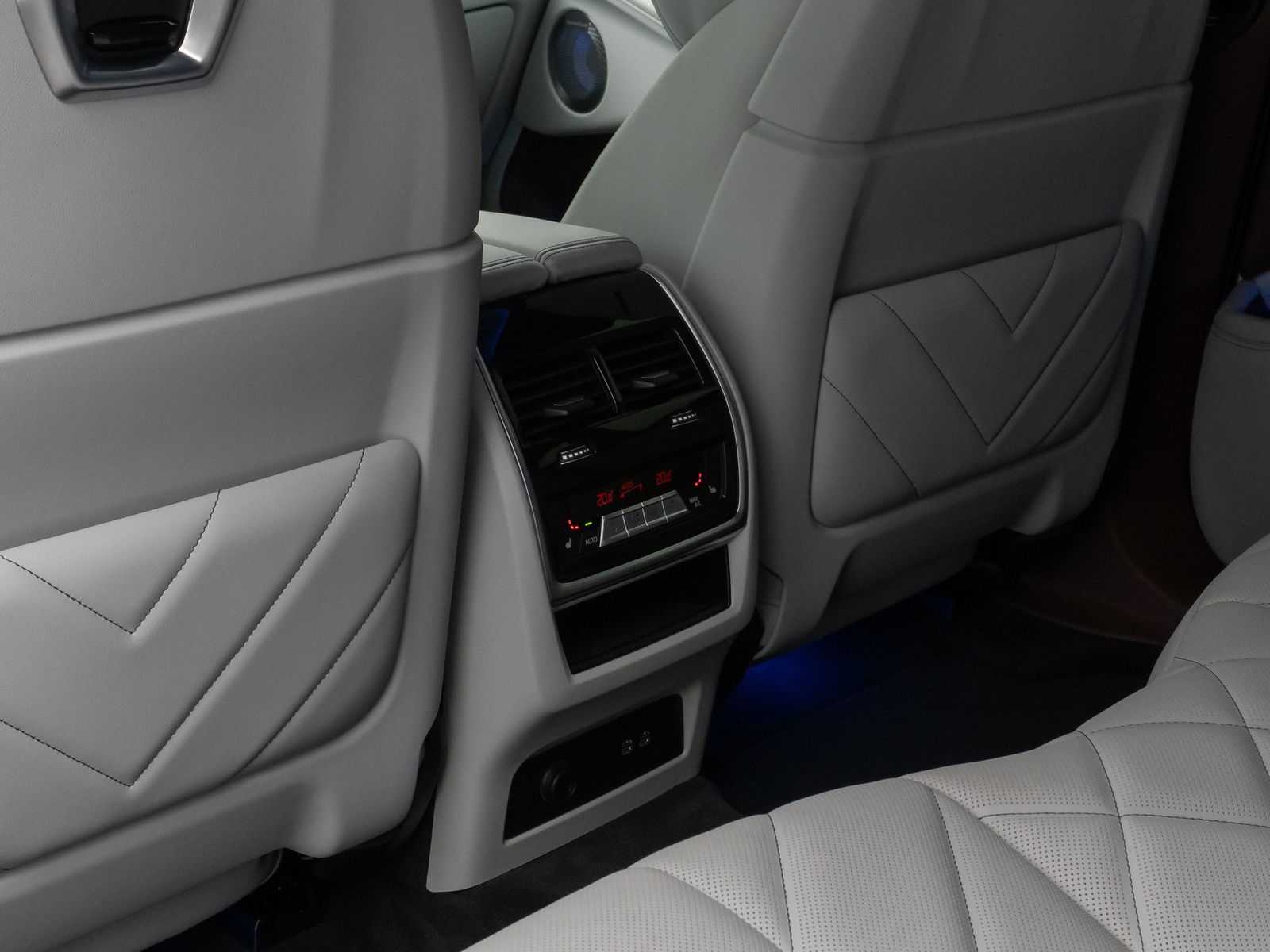 Fahrzeugabbildung BMW XM Individual M Sitze DAB B&W Massage SoftClose