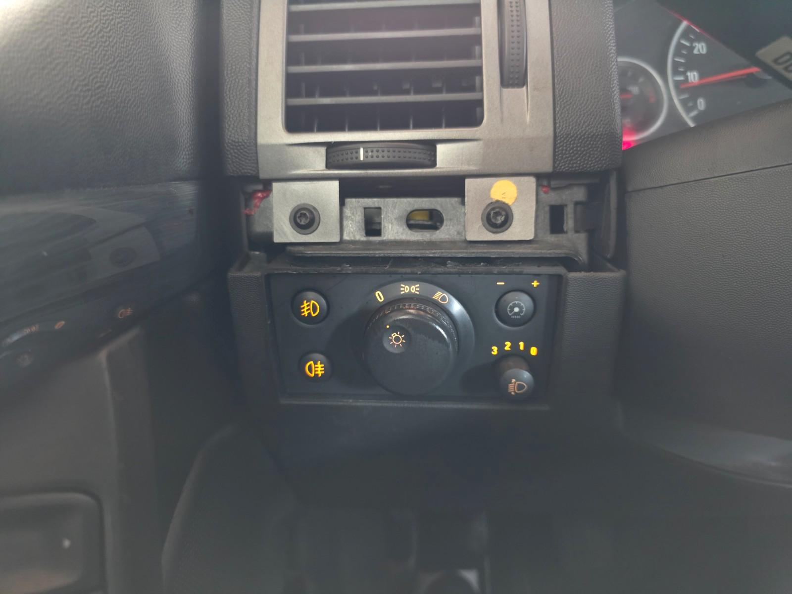 Opel Vectra 2004 — photo 19