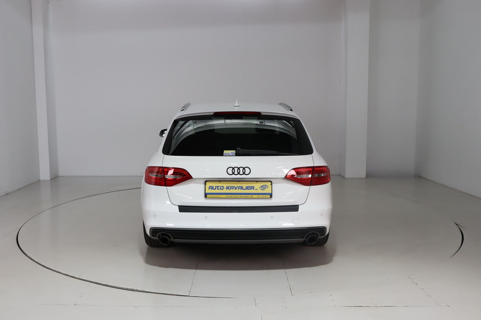 Fahrzeugabbildung Audi A4 1.8 TFSI Attraction Avant S-line * Bi-Xenon *