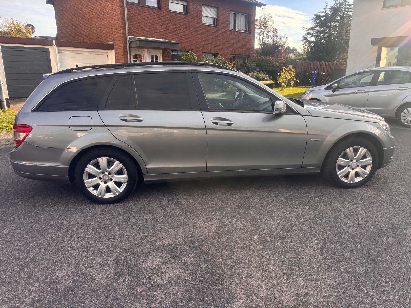 Mercedes-Benz 220 2010 — photo 7