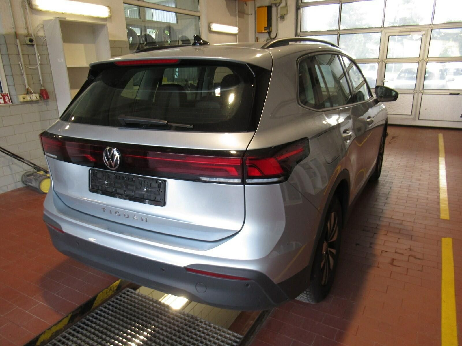 Volkswagen Tiguan Life 2.0 TDI DSG LED ACC RÜKA APP-CONN foto 3