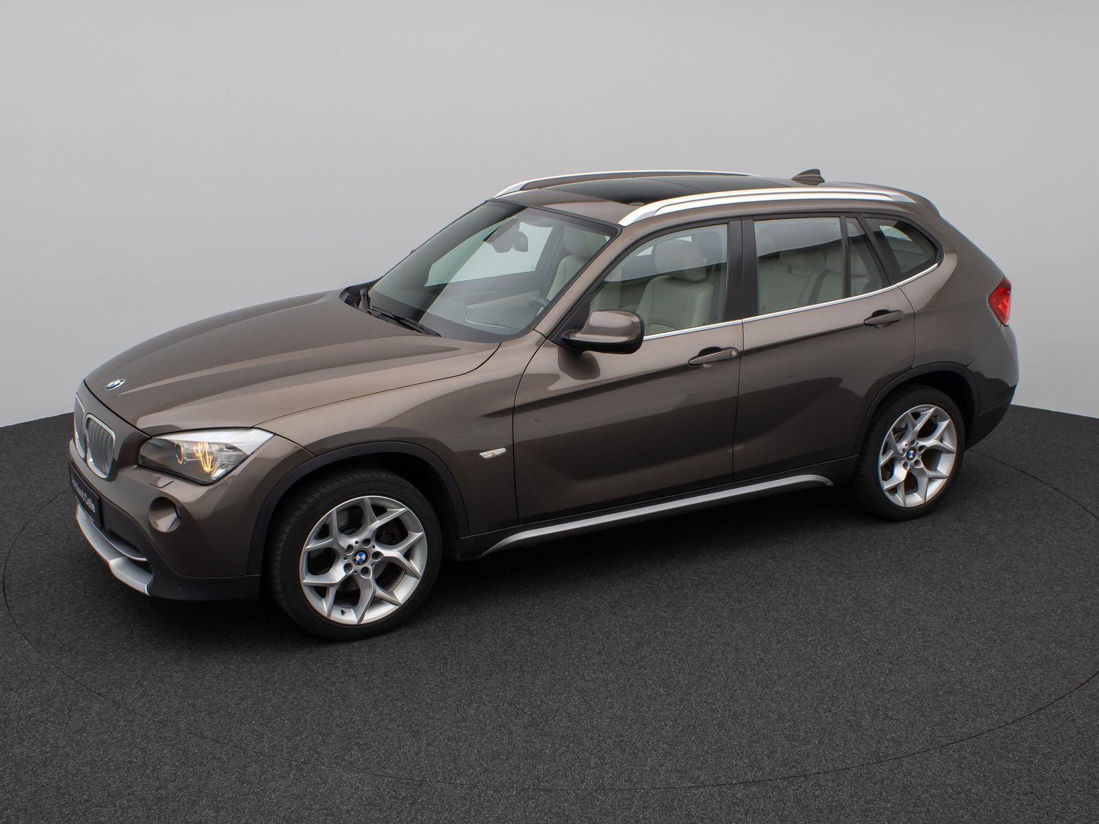 Fahrzeugabbildung BMW X1 xD23d xLine Panorama HiFi PDC Xenon Komfort