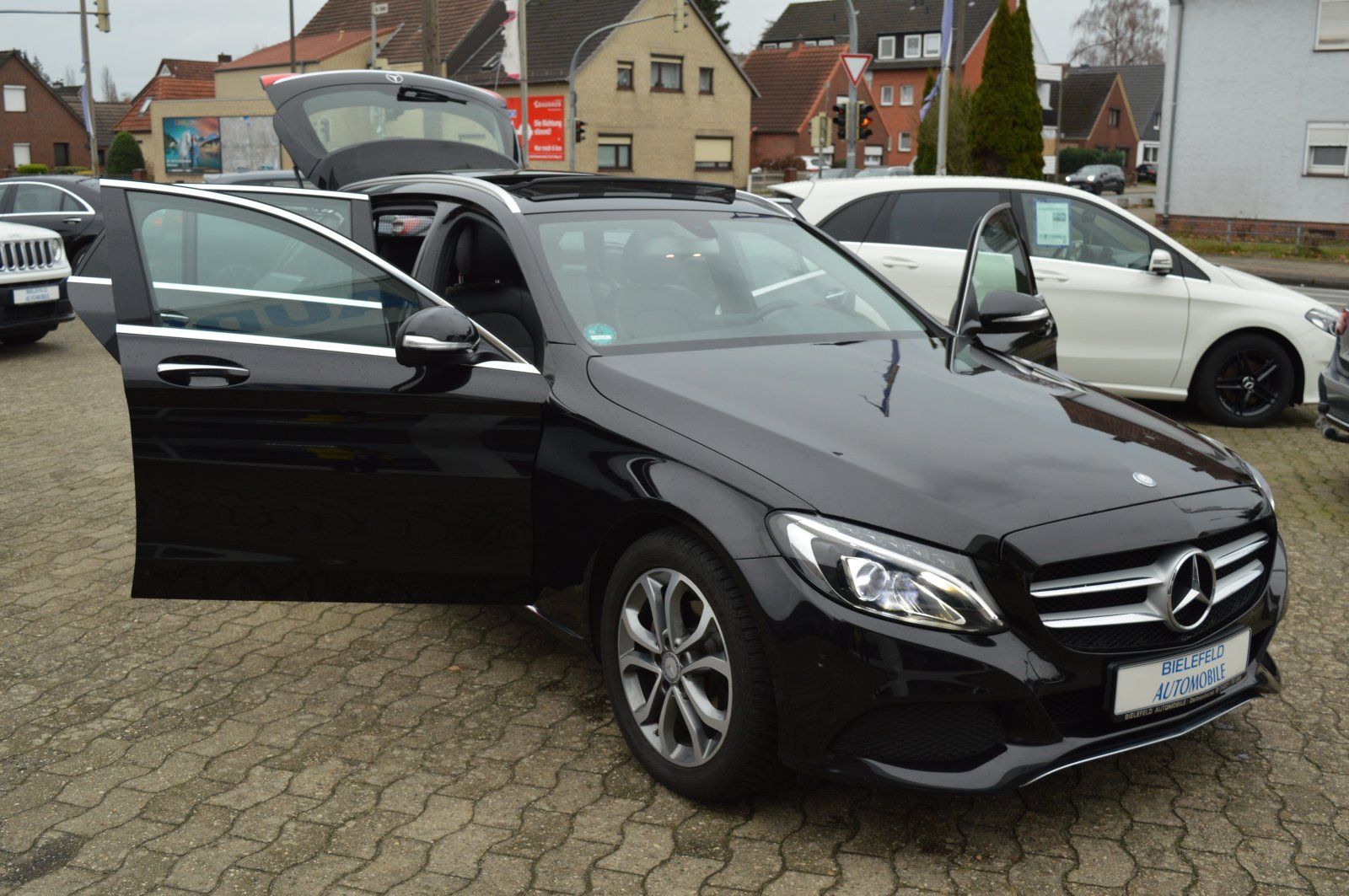 MERCEDES-BENZ C 180 T CGI  7G-Tronic Avantgarde AHK/Pano/LED/N
