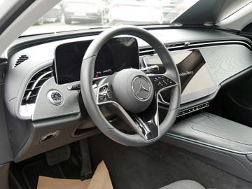 Mercedes E 200 - 12
