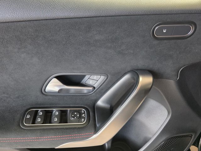 MERCEDES-BENZ A 220 — Foto 12