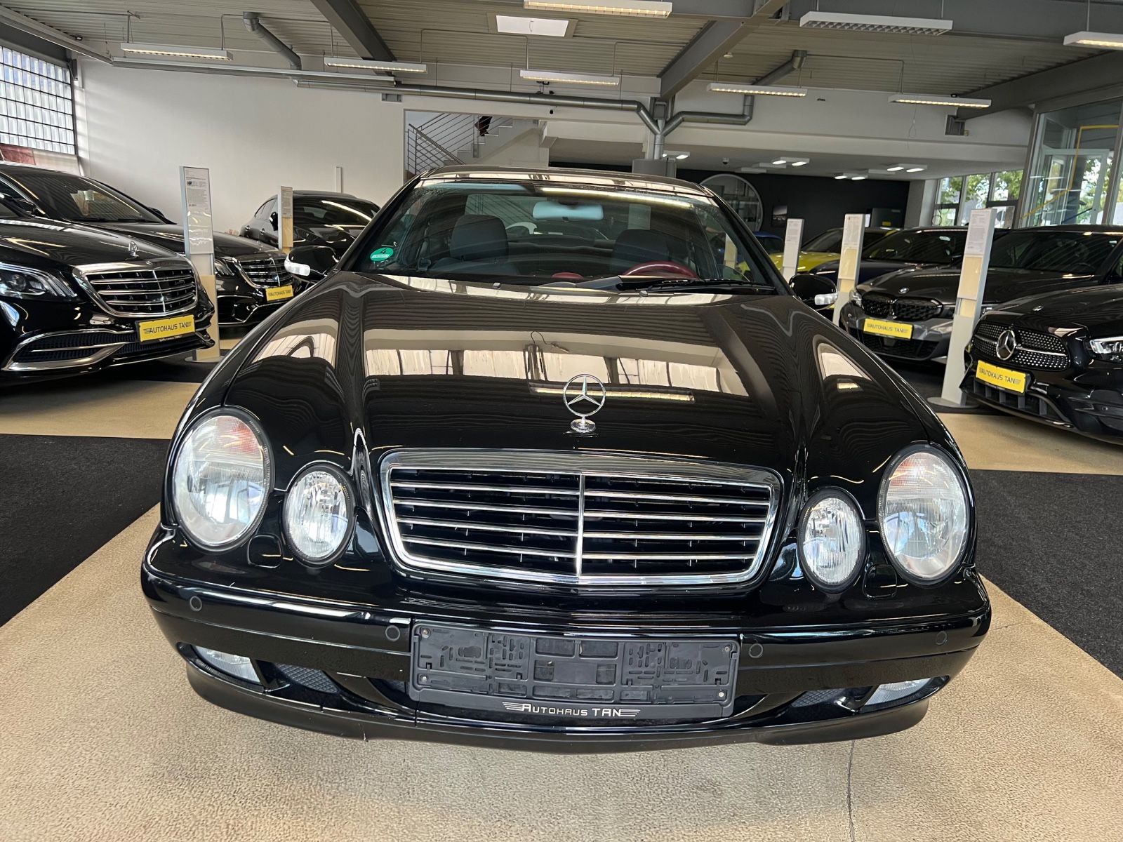 Fahrzeugabbildung Mercedes-Benz CLK 320 AVANTGARDE * 1.HAND *