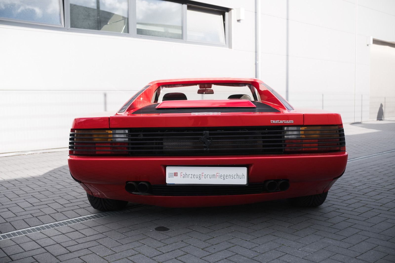 Fahrzeugabbildung Ferrari Testarossa - 2. Hd.- wenig KM - dt. Auto - TOP!