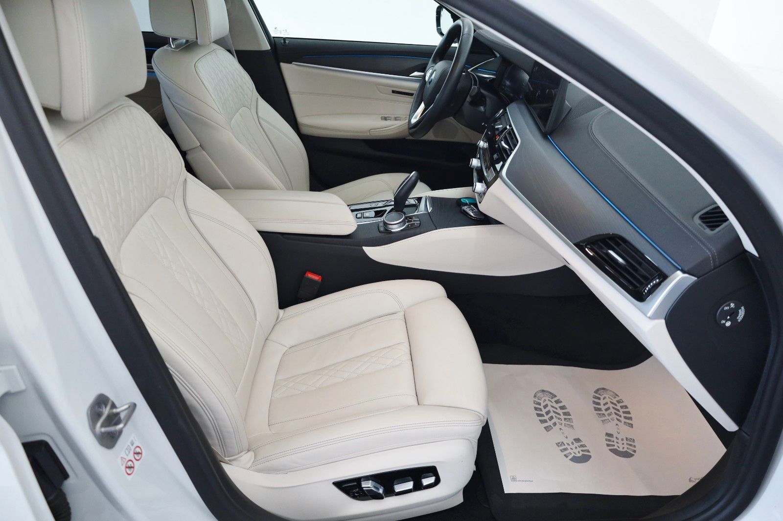 Fahrzeugabbildung BMW 545e xDrive Luxury Line,Navi,SD,4xSH,Kam,AHK,+WR