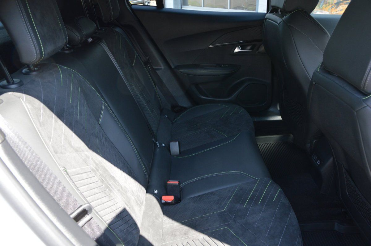 Fahrzeugabbildung Peugeot 2008   GT LED Shz Navi Alu