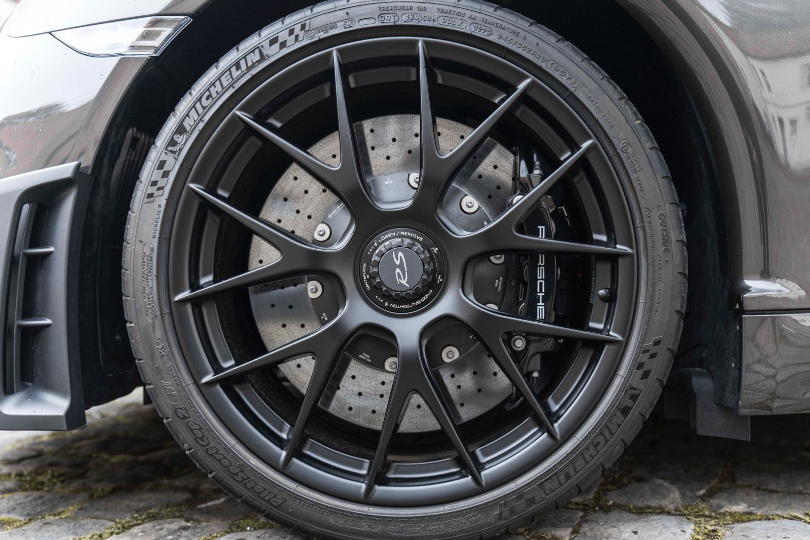 Fahrzeugabbildung Porsche Cayman GT4 RS WEISSACH LIFT BOSE PCCB MAGNESIUM